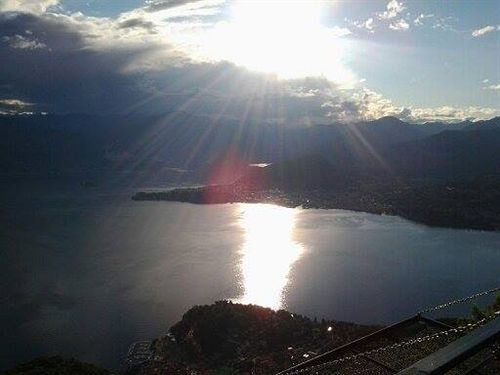 Отель Funivie Del Lago Maggiore Лавено Экстерьер фото